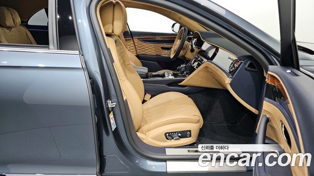 Bentley Flying Spur 2021 — photo 11