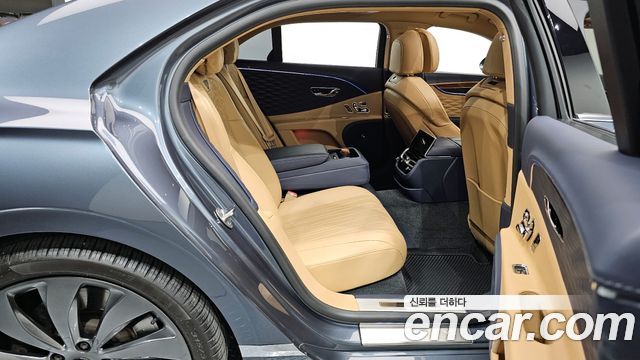 Bentley Flying Spur 2021 — photo 12