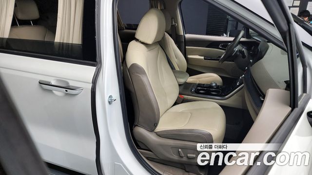 Kia Canival 2021 — photo 12