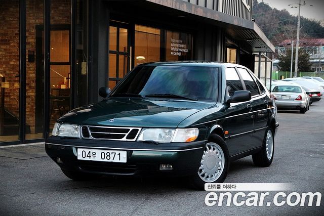 Saab 900