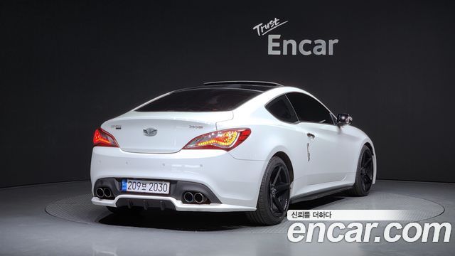 Hyundai Genesis 2010 — photo 2