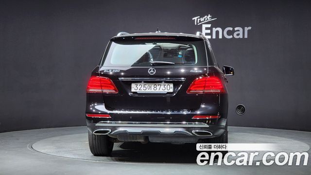 Mercedes-Benz GLE-Class 2016 — photo 4