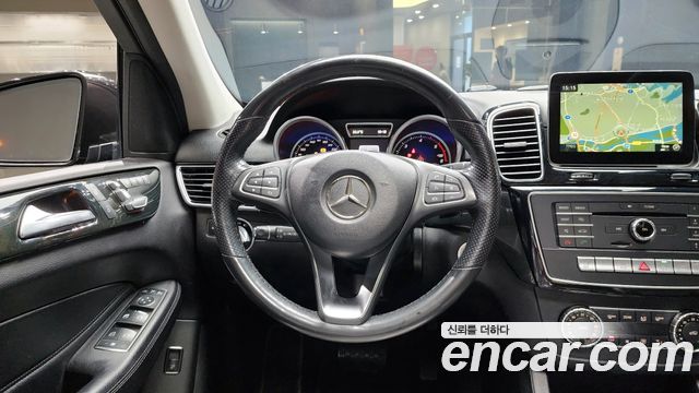 Mercedes-Benz GLE-Class 2016 — photo 14