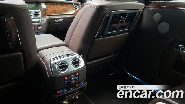 Rolls-Royce Ghost 2020 — photo 17