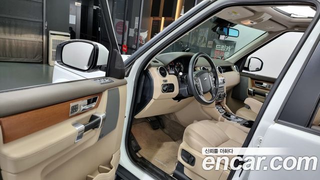 Land Rover Discovery 2016 — photo 10