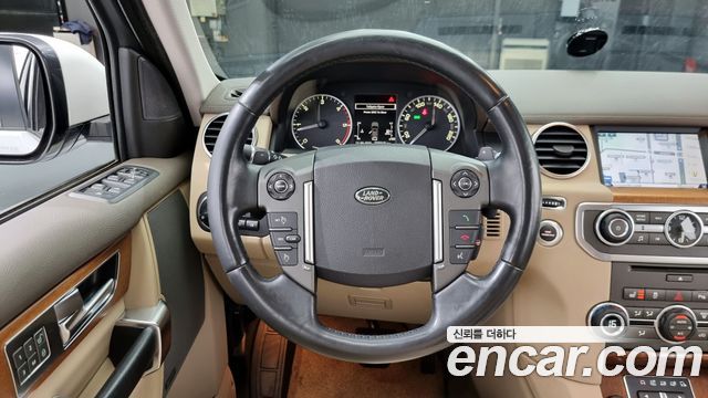 Land Rover Discovery 2016 — photo 13
