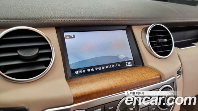 Land Rover Discovery 2016 — photo 15