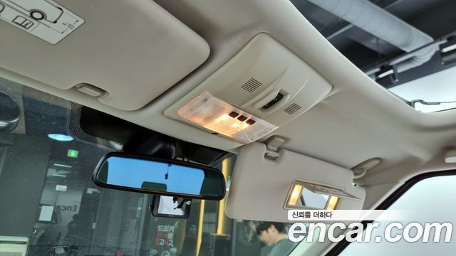 Land Rover Discovery 2016 — photo 17