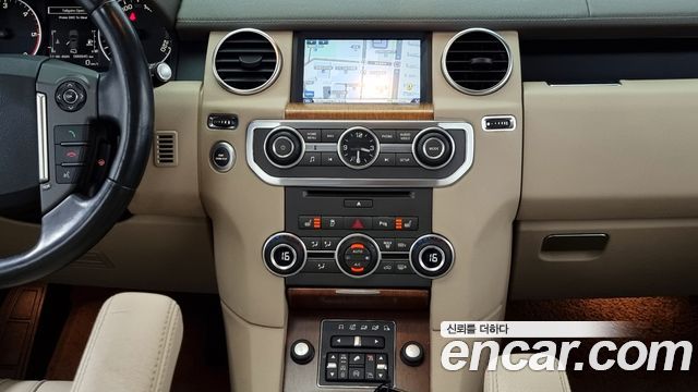 Land Rover Discovery 2016 — photo 19