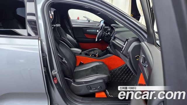 Volvo XC40 2019 — photo 11