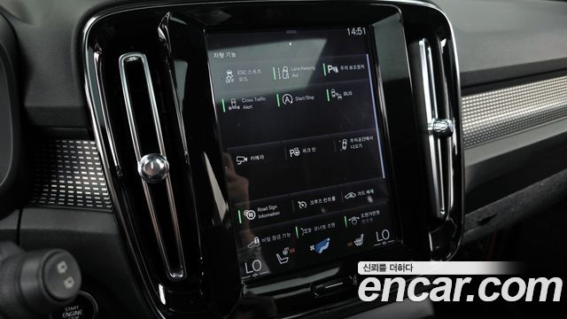 Volvo XC40 2019 — photo 16