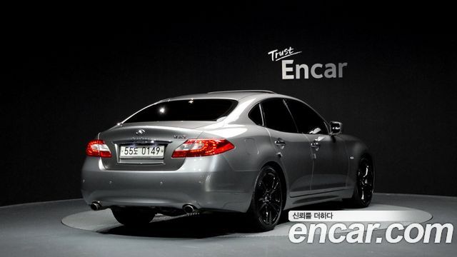 Infiniti M 2011 — photo 2