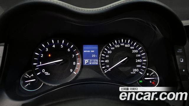 Infiniti M 2011 — photo 8