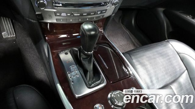 Infiniti M 2011 — photo 9