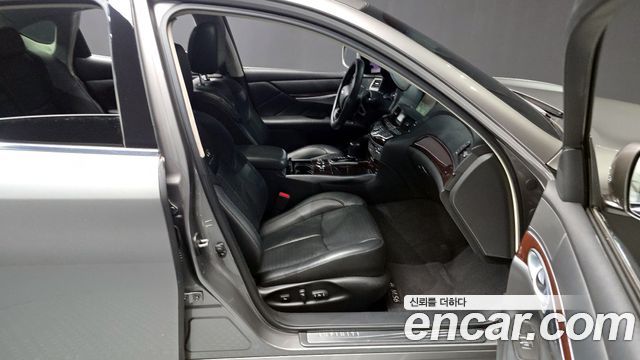 Infiniti M 2011 — photo 11