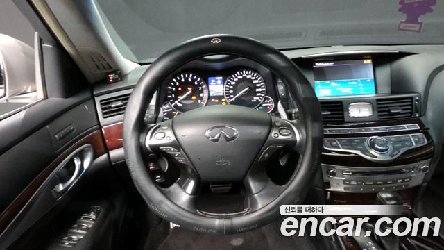 Infiniti M 2011 — photo 13