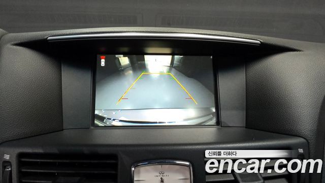 Infiniti M 2011 — photo 15