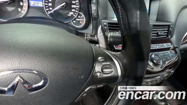 Infiniti M 2011 — photo 17