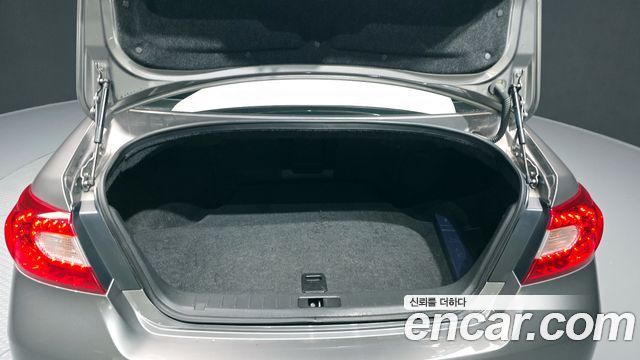 Infiniti M 2011 — photo 20