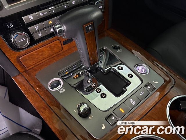 Volkswagen Phaeton 2013 — photo 9
