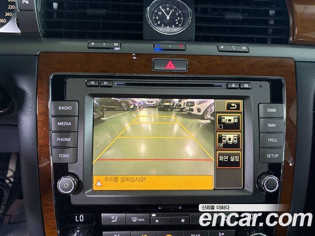 Volkswagen Phaeton 2013 — photo 17