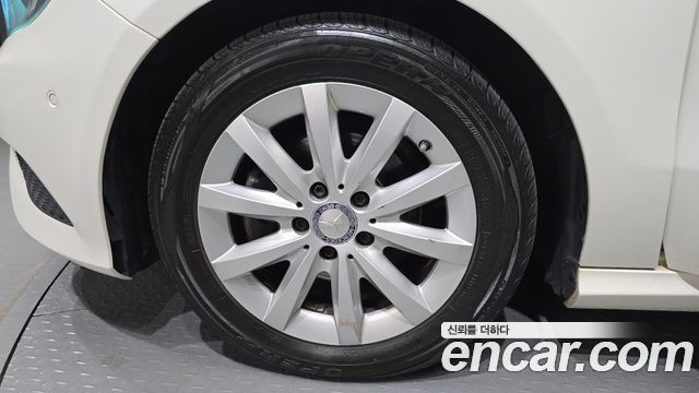 Mercedes-Benz A-Class 2015 — photo 5
