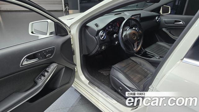 Mercedes-Benz A-Class 2015 — photo 11