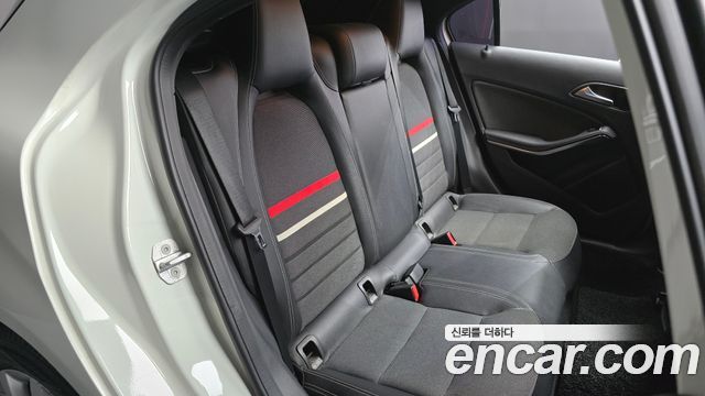 Mercedes-Benz A-Class 2015 — photo 12