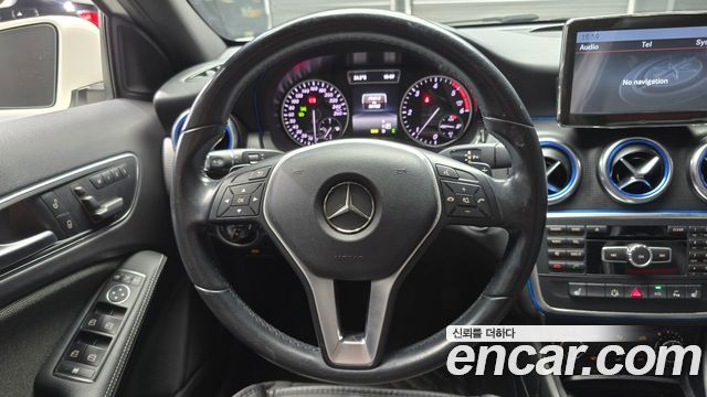 Mercedes-Benz A-Class 2015 — photo 14