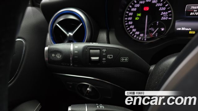 Mercedes-Benz A-Class 2015 — photo 17