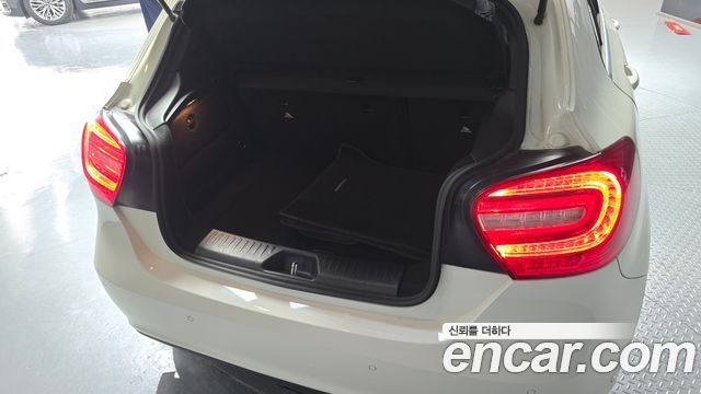Mercedes-Benz A-Class 2015 — photo 20