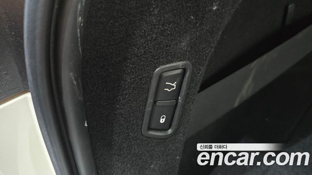 Maserati Levante 2017 — photo 20