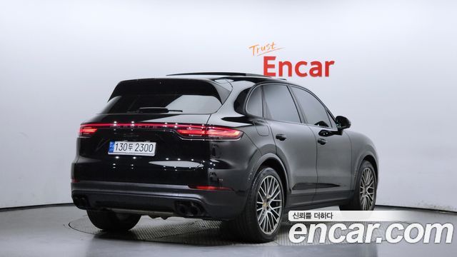 Porsche Cayenne 2023 — photo 2