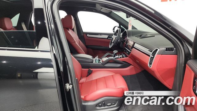 Porsche Cayenne 2023 — photo 11