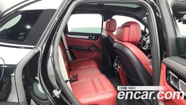 Porsche Cayenne 2023 — photo 12