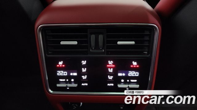 Porsche Cayenne 2023 — photo 19