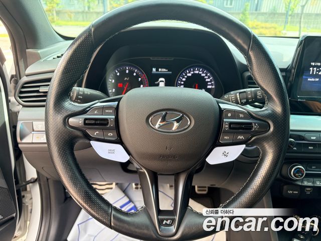 Hyundai Veloster 2021 — photo 10