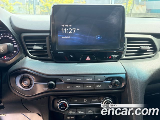 Hyundai Veloster 2021 — photo 11