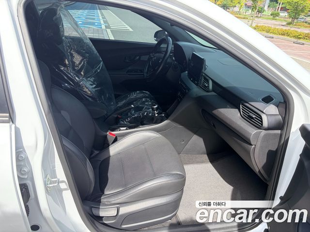 Hyundai Veloster 2021 — photo 15
