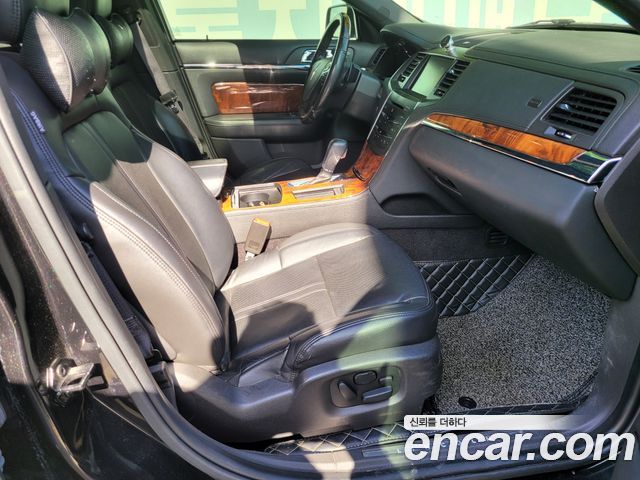 Lincoln MKS 2013 — photo 11