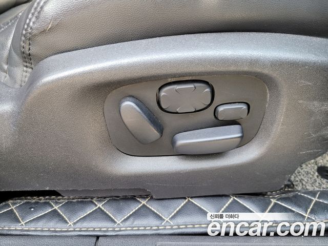 Lincoln MKS 2013 — photo 12