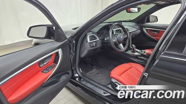BMW 3-Series 2018 — photo 10
