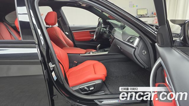 BMW 3-Series 2018 — photo 11