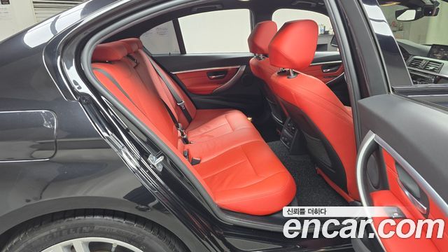 BMW 3-Series 2018 — photo 12