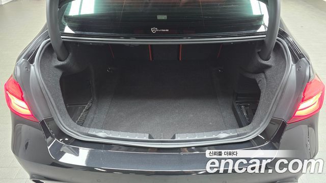 BMW 3-Series 2018 — photo 20