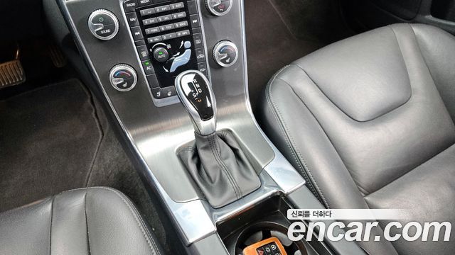 Volvo S60 2015 — photo 9