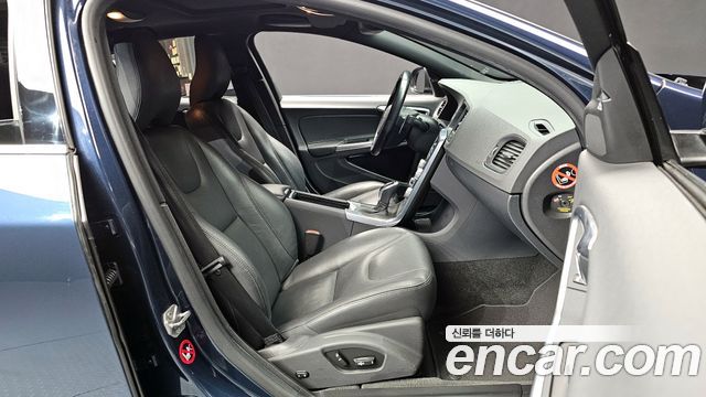 Volvo S60 2015 — photo 10