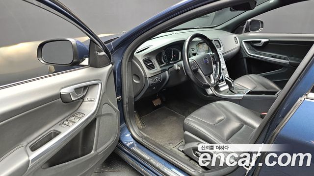 Volvo S60 2015 — photo 11
