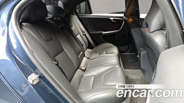 Volvo S60 2015 — photo 12