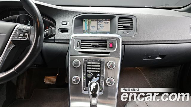 Volvo S60 2015 — photo 14